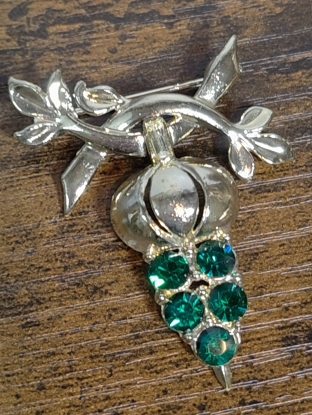 Vintage Gold Tone Green Rhinestone Acorn Dangle Brooch – Unsigned